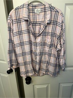 American Eagle Women’s Plaid Button-Up Shirt in Light Pink & Navy size XL